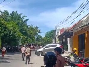 Pelajar Bawa Sajam Satroni SMA Kompleks Surabaya Salah Sasaran Pelajar Bawa Sajam Satroni SMA Kompleks Surabaya Salah Sasaran