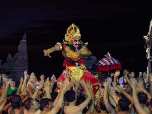 Tari Kecak: Sejarah, Ciri Khas, hingga Keunikannya Tari Kecak: Sejarah, Ciri Khas, hingga Keunikannya