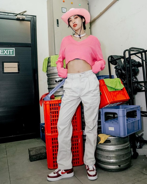 Widi Vierratale https://www.instagram.com/_widikidiw_/