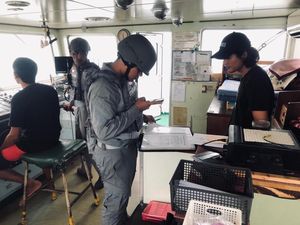 Bakamla Tangkap Kapal Tanker Asing Bermuatan 90 Ton BBM Ilegal di Batam Bakamla Tangkap Kapal Tanker Asing Bermuatan 90 Ton BBM Ilegal di Batam