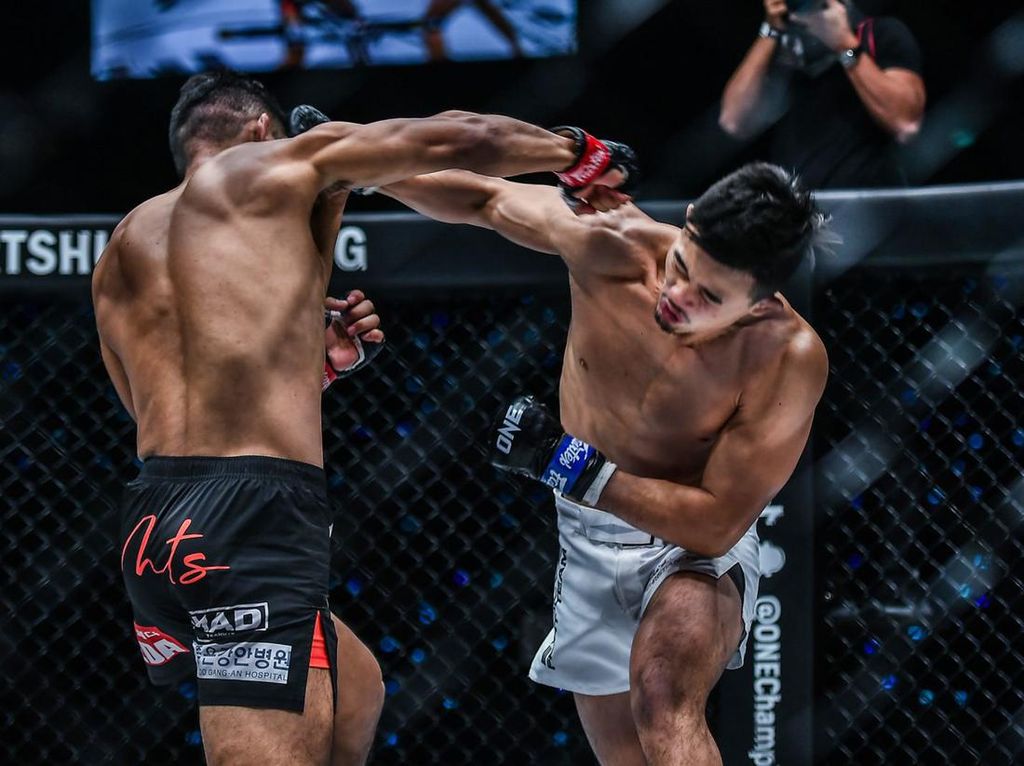 Tekuk Ok Rae, Christian Lee Pertahankan Sabuk Juara ONE Lightweight Tekuk Ok Rae, Christian Lee Pertahankan Sabuk Juara ONE Lightweight