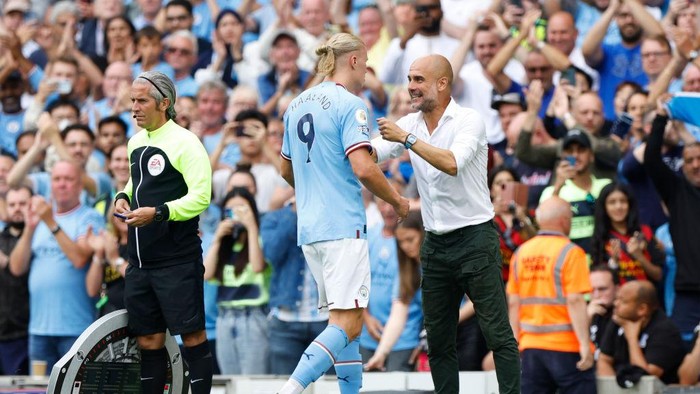 MANCHESTER, ENGLAND - AUGUST 27: Erling Haaland of Manchester City interacts with Pep Guardiola, Manager of Manchester City during the Premier League match between Manchester City and Crystal Palace at Etihad Stadium on August 27, 2022 in Manchester, England. (Photo by Lynne Cameron - Manchester City/Manchester City FC via Getty Images)
