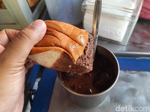 Es Coklat Tambah Umur dan Panjang Umur Minuman Legendaris Surabaya Sejak 1950