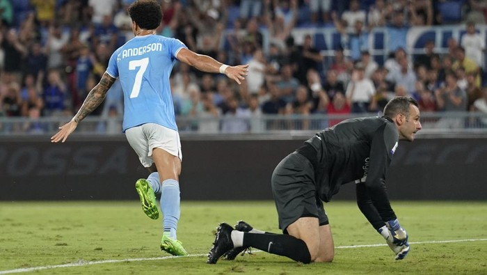 ROME, ITALY - AUGUST 26: Felipe Anderson of S.S. Lazio celebrates after scoring a goal during the Serie A match between SS Lazio and FC Internazionale at Stadio Olimpico on August 26, 2022 in Rome, Italy. (Photo by Danilo Di Giovanni/Getty Images)