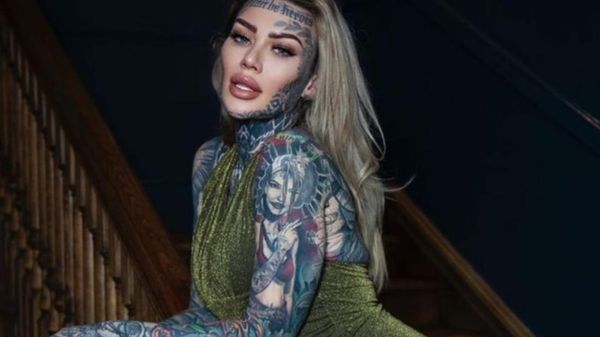 Potret Wanita Pemilik Tato Terbanyak, Bahkan Miss V Pun Tak Polos Lagi