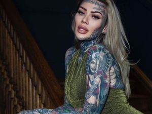 Potret Wanita Pemilik Tato Terbanyak, Bahkan Miss V Pun Tak Polos Lagi