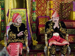 Jaksa Agung ST Burhanudin dan Istri Dapat Gelar Adat Melayu Jambi