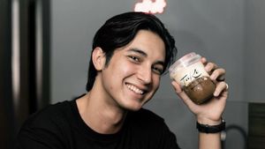 Junior Roberts, Aktor Tampan yang Punya Bisnis Kopi Susu dan Sate Taichan