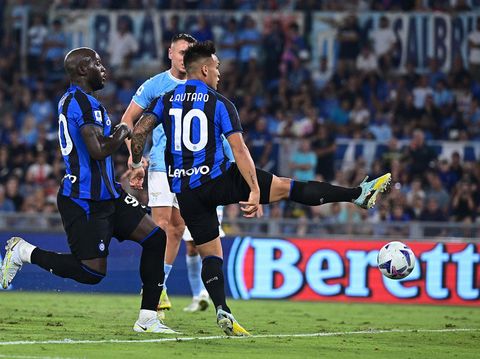 ROME, ITALY - AUGUST 26:  Lautaro Martinez of FC Internazionale scores the goal during the Serie A match between SS Lazio and FC Internazionale at Stadio Olimpico on August 26, 2022 in Rome, Italy. (Photo by Mattia Ozbot - Inter/Inter via Getty Images)