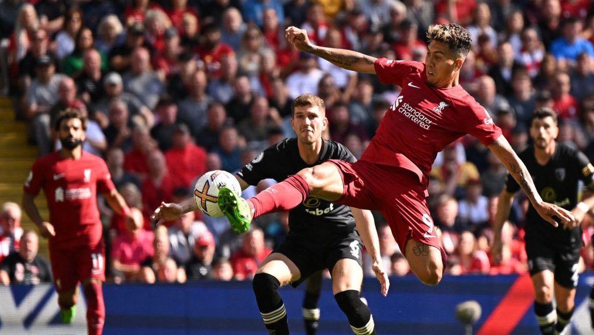 Liverpool ungguli Bournemouth 5-0 di babak I (AFP via Getty Images/OLI SCARFF)