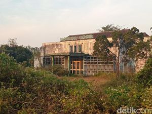 Heboh Video Pasangan Kepergok Mesum di Pabrik Angker Cirebon Heboh Video Pasangan Kepergok Mesum di Pabrik Angker Cirebon