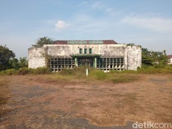 Cerita Satpam Pergoki Pasangan Mesum di Pabrik Angker Cirebon