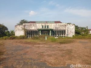 Cerita Satpam Pergoki Pasangan Mesum di Pabrik Angker Cirebon Cerita Satpam Pergoki Pasangan Mesum di Pabrik Angker Cirebon