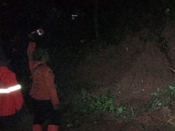 Longsor Terjang Jalur Alternatif Puncak Bogor, Akses Jalan Terhambat