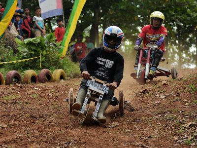 Melihat Keseruan Balapan Gledekan di Kendal
