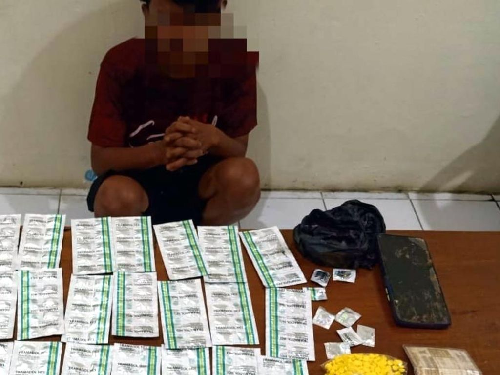 Simpan Ribuan dan Edarkan Obat Keras, 2 Pemuda Sukabumi Ditangkap Polisi