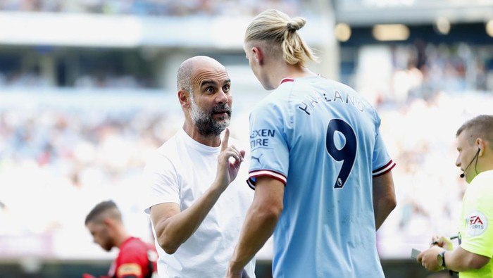 MANCHESTER, ENGLAND - AUGUST 13: Pep Guardiola, Manager of Manchester City interacts with Erling Haaland of Manchester City during the Premier League match between Manchester City and AFC Bournemouth at Etihad Stadium on August 13, 2022 in Manchester, England. (Photo by Lynne Cameron - Manchester City/Manchester City FC via Getty Images)