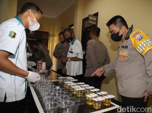 Cegah Narkoba, Puluhan Perwira Polres Magetan Jalani Tes Urine Mendadak