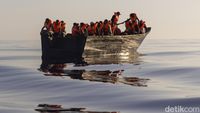 Potret Penyelamatan Puluhan Migran di Laut Mediterania