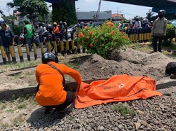 Pria Paruh Baya Tertabrak Kereta Api di Perlintasan Depan RSPAL Surabaya