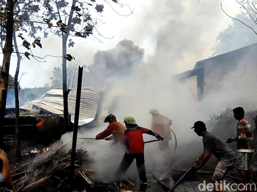 Tungku Oven Meledak, Pabrik Pengolahan Kayu di Kendal Ludes Terbakar
