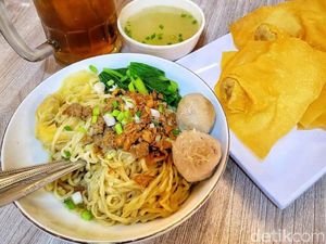 6 Rekomendasi Warung Mie Ayam Populer dan Enak di Kota Medan