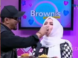 Kisah Roro Fitria: Pernah Terjerat Narkoba hingga Suami Nari Telanjang