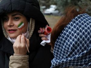 Usai 4 Dekade, Perempuan Iran Boleh Nonton Sepak Bola Langsung di Stadion Usai 4 Dekade, Perempuan Iran Boleh Nonton Sepak Bola Langsung di Stadion
