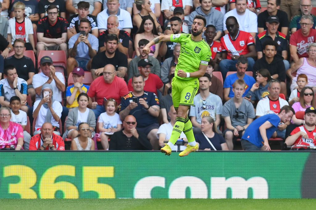 SOUTHAMPTON, ENGLAND - AUGUST 27: Bruno Fernandes of Manchester United celebrates after scoring their team's first goal during the Premier League match between Southampton FC and Manchester United at Friends Provident St. Mary's Stadium on August 27, 2022 in Southampton, England. (Photo by Mike Hewitt/Getty Images)