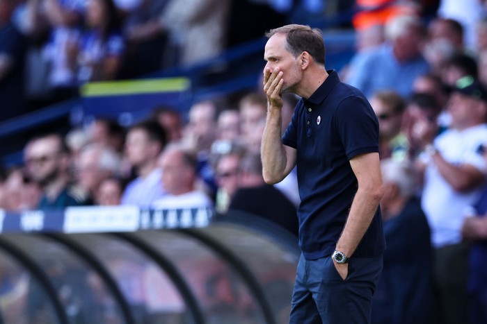 LEEDS, ENGLAND - AUGUST 21: Thomas Tuchel the manager / head coach of Chelsea reacts during the Premier League match between Leeds United and Chelsea FC at Elland Road on August 21, 2022 in Leeds, United Kingdom. (Photo by Robbie Jay Barratt - AMA/Getty Images)
