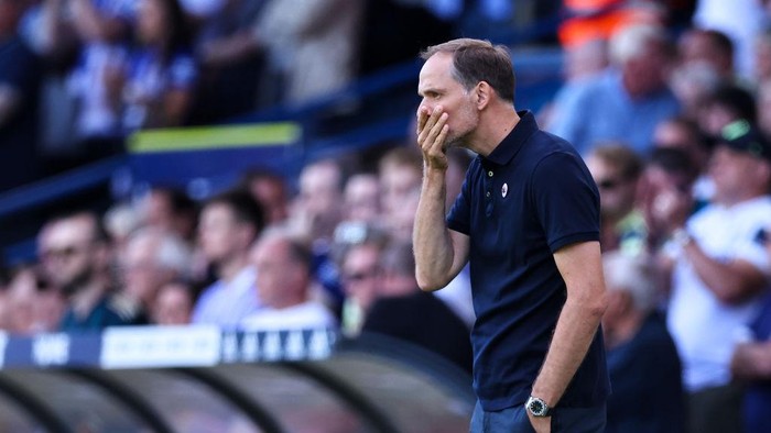 LEEDS, ENGLAND - AUGUST 21: Thomas Tuchel the manager / head coach of Chelsea reacts during the Premier League match between Leeds United and Chelsea FC at Elland Road on August 21, 2022 in Leeds, United Kingdom. (Photo by Robbie Jay Barratt - AMA/Getty Images)