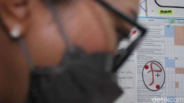 Semangat Tia Hidup Berdampingan dengan Virus Bernama HIV