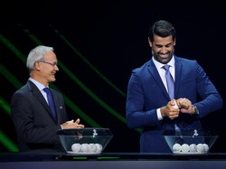 UEFA Conference League: Saat Bola Undian Diputar-putar, Susah Terbuka