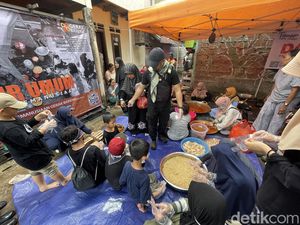Warga Bergerak Bantu Korban Kebakaran Simprug, Ada Relawan Cilik! Warga Bergerak Bantu Korban Kebakaran Simprug, Ada Relawan Cilik!
