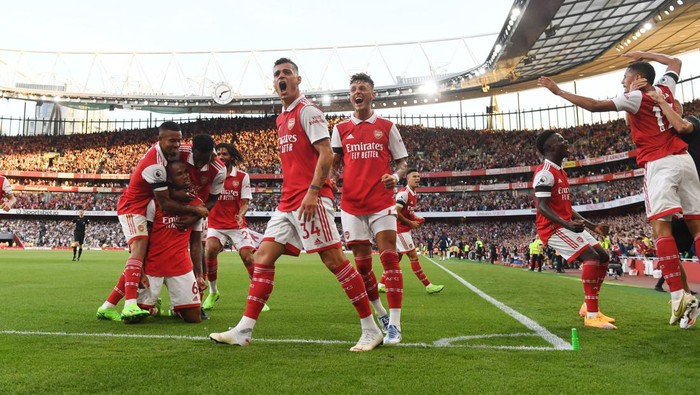 LONDON, ENGLAND - AUGUST 27: (2ndL) Gabriel celebrates scoring the 2nd Arsenal with (L) Gabriel Jesus (3rdL) Eddie Nketiah, (R) Ben White and (2ndR) Granit Xhaka during the Premier League match between Arsenal FC and Fulham FC at Emirates Stadium on August 27, 2022 in London, England. (Photo by Stuart MacFarlane/Arsenal FC via Getty Images)