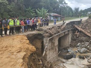 Longsor dan Banjir Bandang di Toba Longsor dan Banjir Bandang di Toba