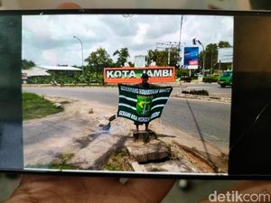 Bonek yang Jatuh dari Truk di Sragen Pernah Dukung Persebaya Sampai Medan Bonek yang Jatuh dari Truk di Sragen Pernah Dukung Persebaya Sampai Medan