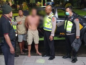 Bugil dan Pamer Alat Vital-Ludahi Warga di Ubud, WN Rusia Diamankan Bugil dan Pamer Alat Vital-Ludahi Warga di Ubud, WN Rusia Diamankan