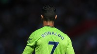 Jorge Mendes, agen Ronaldo, kabarnya terus mengusahakan kepindahannya sebelum bursa transfer tutup 1 September. Napoli kini dikabarkan menjadi calon kuat klub tujuannya. Bisa jadi di laga MU berikutnya, Ronaldo sudah jadi pemain klub lain. Foto: Getty Images/Steve Bardens