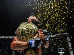 ONE Fight Night 1: Demetrious Johnson Juara Dunia Usai Bekuk Moraes