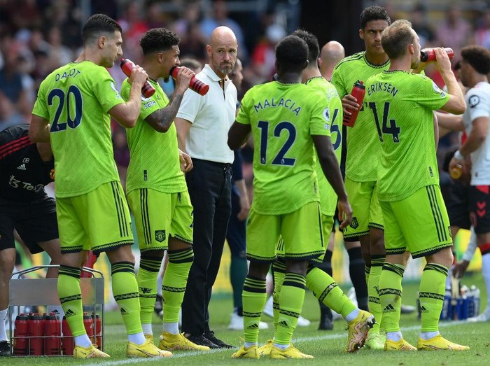 SOUTHAMPTON, ENGLAND - AUGUST 27: Manchester United manager Eric ten Hag looks on during a drinks break in the Premier League match between Southampton FC and Manchester United at Friends Provident St. Marys Stadium on August 27, 2022 in Southampton, England. (Photo by Mike Hewitt/Getty Images)