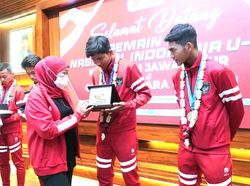 Gubernur Khofifah Apresiasi Jawara Piala AFF U-16, Ini Pesannya