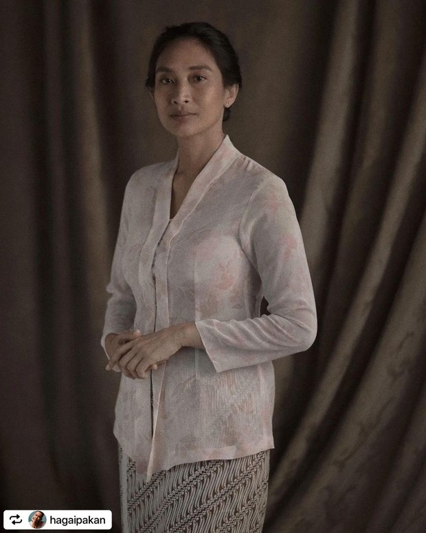 Happy Salma dengan kebaya kartini/ Foto: instagram.com/ @happysalma Happy Salma dengan kebaya kartini/ Foto: instagram.com/ @happysalma