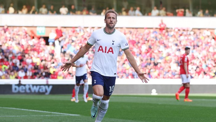 NOTTINGHAM, ENGLAND - AUGUST 28: Harry Kane of Tottenham Hotspur celebrates after scoring their teams first goal  during the Premier League match between Nottingham Forest and Tottenham Hotspur at City Ground on August 28, 2022 in Nottingham, England. (Photo by Tottenham Hotspur FC/Tottenham Hotspur FC via Getty Images)