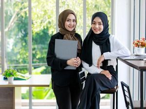 Pilih Hijab untuk Outfit ke Kantor? Perhatikan 5 Hal Ini Pilih Hijab untuk Outfit ke Kantor? Perhatikan 5 Hal Ini