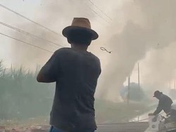 Kebakaran Lahan Tebu di Dekat Permukiman Sidoarjo Padam