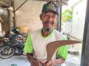 Penampakan Celurit Sarip Tambak Oso yang Disimpan Cucunya