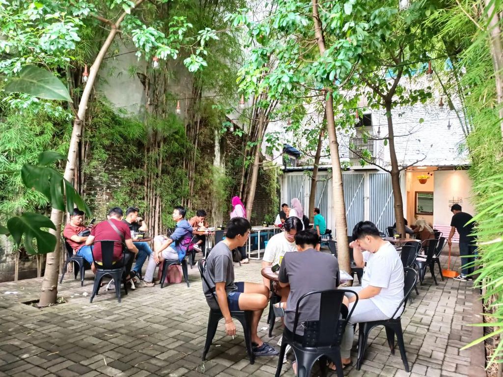 Dominico, Cafe Ala Hutan Mini di Tengah Kota yang Instagramable