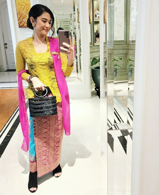 4 Kain Tradisional Cocok untuk Padu Padan Kebayamu!