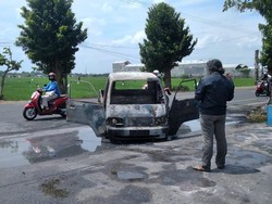 Sebuah Pikap Ludes Terbakar di SPBU Tulungagung, Diduga Korsleting